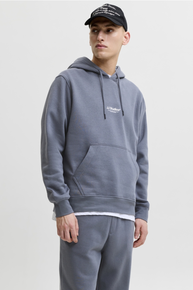 Jack & Jones blauwe heren sweater | Model vooraanzicht