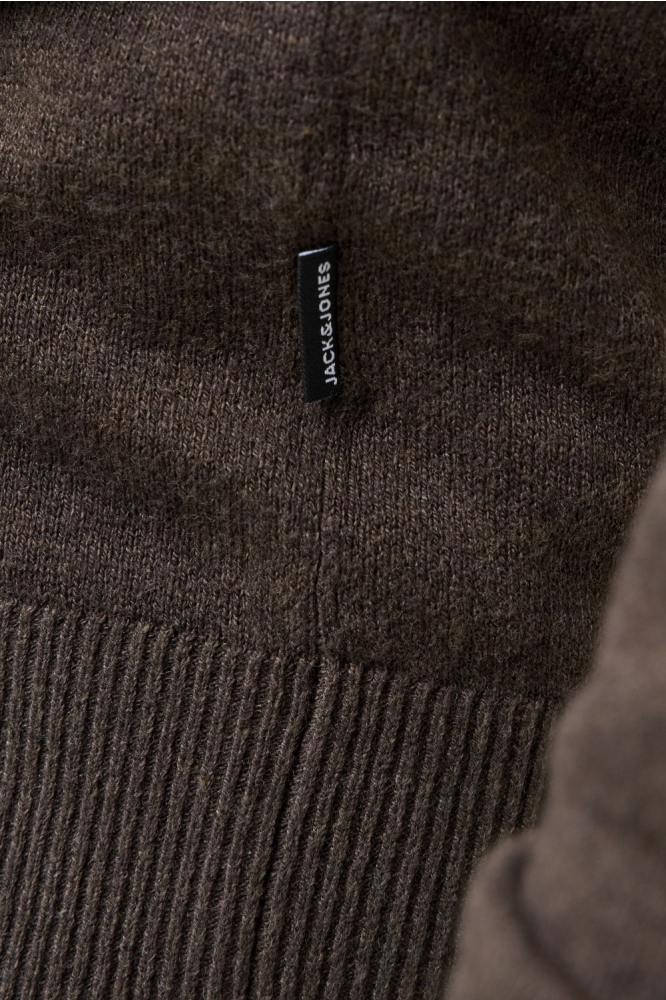 Jack & Jones bruine heren trui | Close up