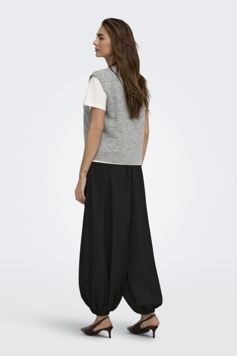 Only grijze dames gilet | Model achteraanzicht