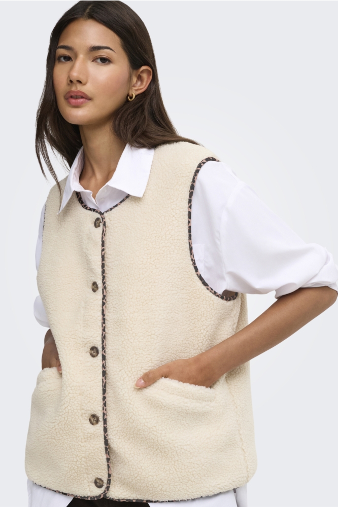Only beige dames gilet | Model vooraanzicht