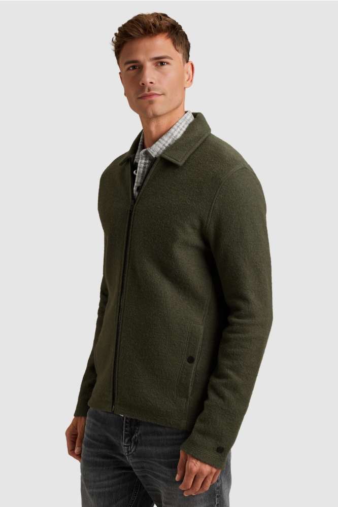 Cast Iron groene heren vest | Model zijaanzicht