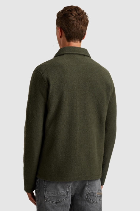 Cast Iron groene heren vest | Model achteraanzicht