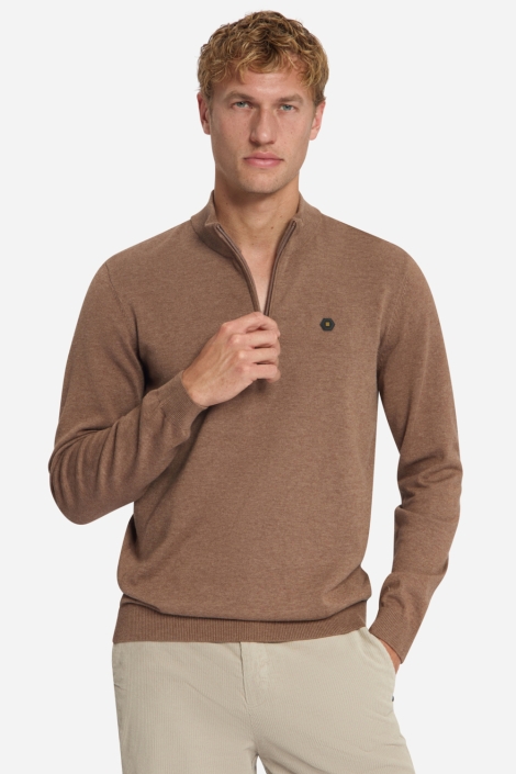 NO-EXCESS bruine heren trui | Model