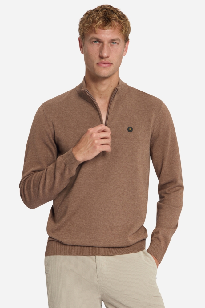 NO-EXCESS bruine heren trui | Model