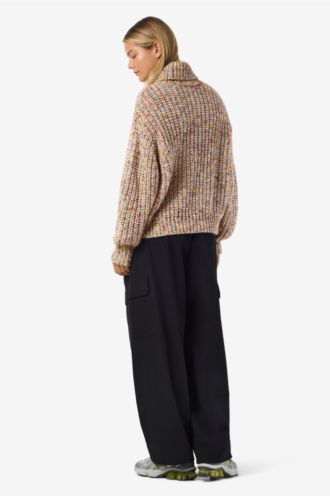 Noisy may beige dames trui | Model achteraanzicht