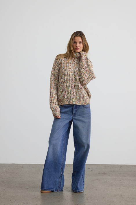 Noisy may beige dames trui | Model vooraanzicht