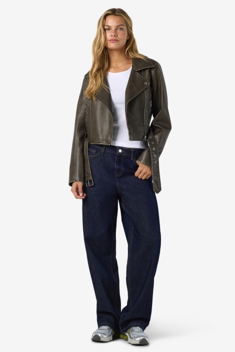 Noisy may zwarte dames jas | Model vooraanzicht