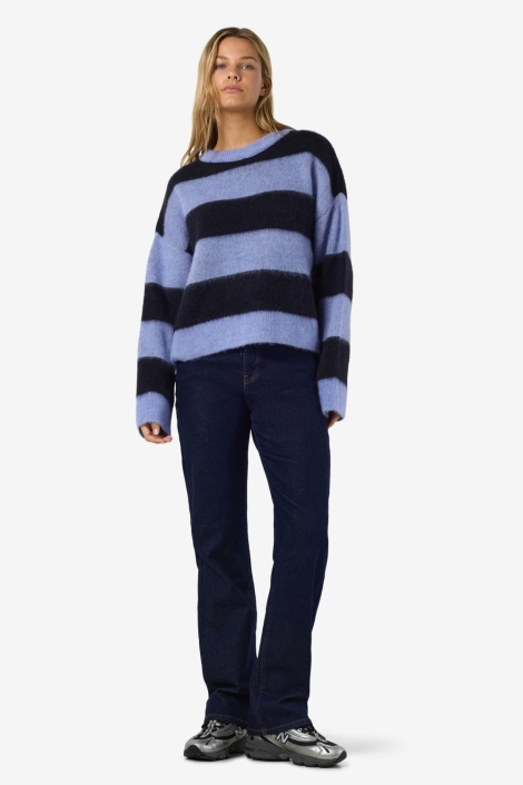 Noisy may blauwe dames trui | Model vooraanzicht