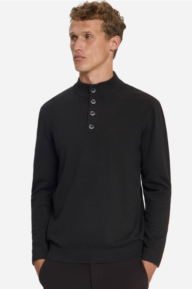 NO-EXCESS bruine heren trui | Model vooraanzicht