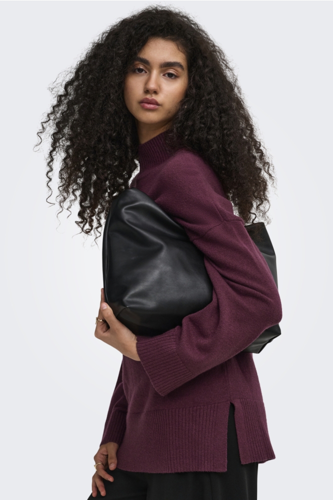 Only bordeaux dames trui | Model zijaanzicht