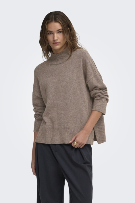 Only bruine dames trui | Model vooraanzicht