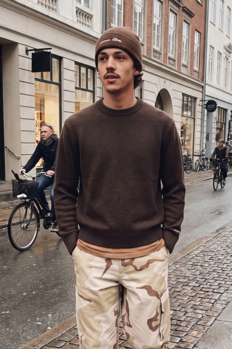 Jack & Jones bruine heren trui | Sfeerbeeld, In situatie