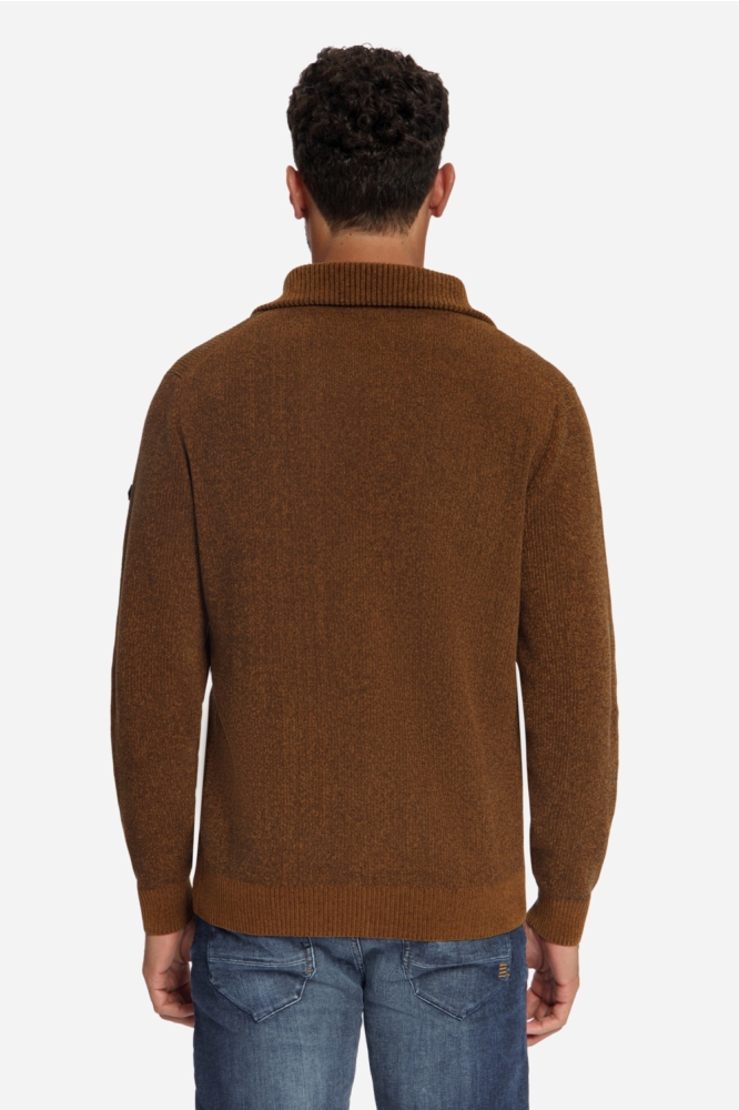 NO-EXCESS camel heren trui | Model achteraanzicht