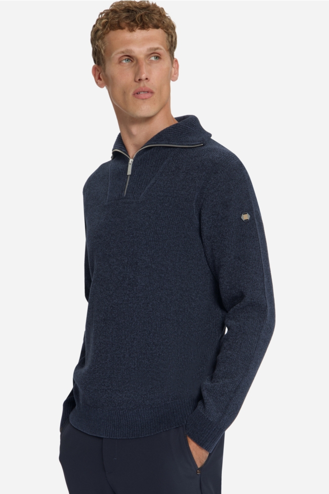 NO-EXCESS blauwe heren trui | Model zijaanzicht