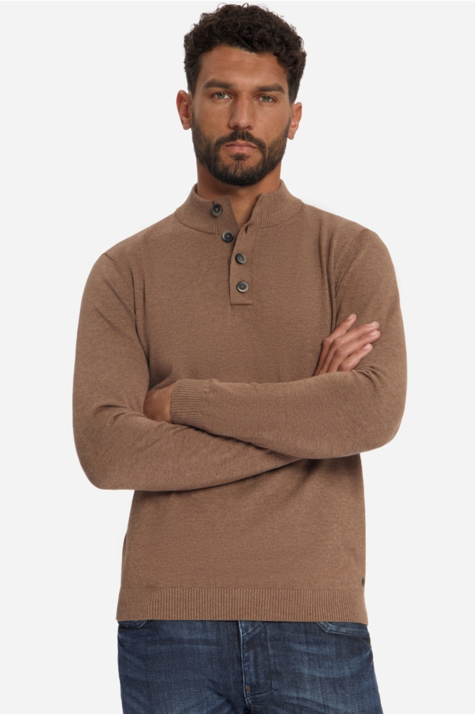 NO-EXCESS bruine heren trui | Model vooraanzicht