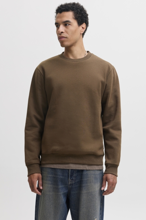 Jack & Jones bruine heren trui | Model vooraanzicht