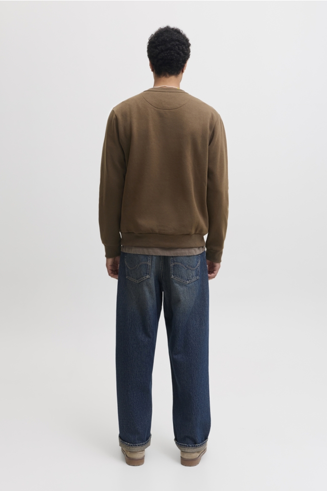 Jack & Jones bruine heren trui | Model