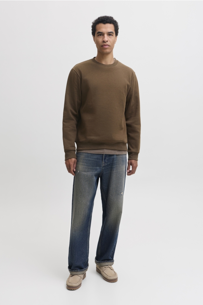 Jack & Jones bruine heren trui | Model