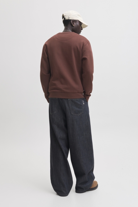 Jack & Jones bruine heren trui | Model