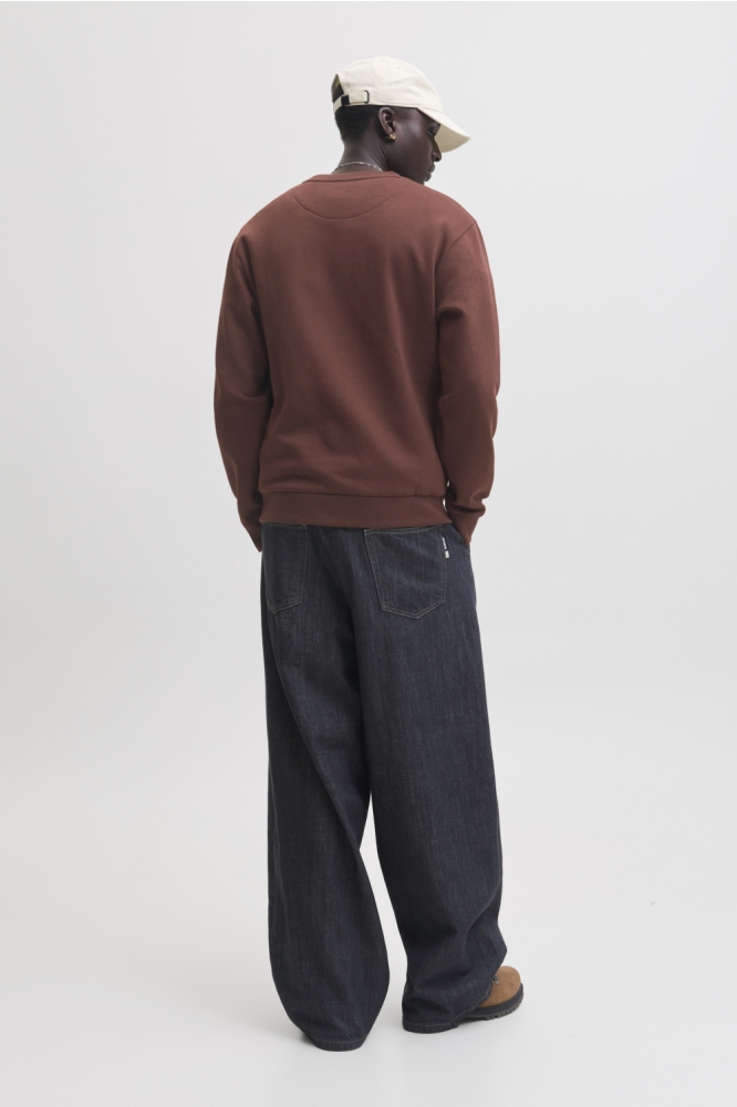 Jack & Jones bruine heren trui | Model