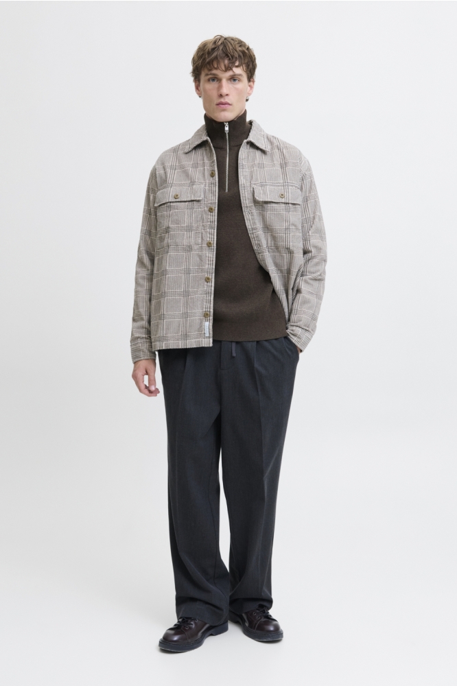 Jack & Jones bruine heren trui | Model