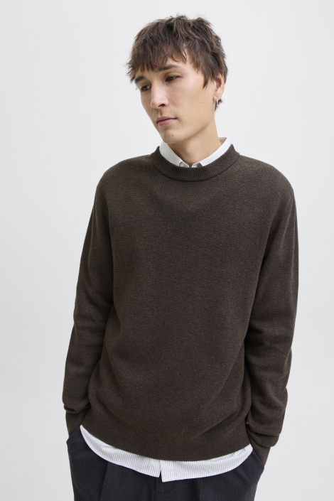 Jack & Jones bruine heren trui | Model vooraanzicht