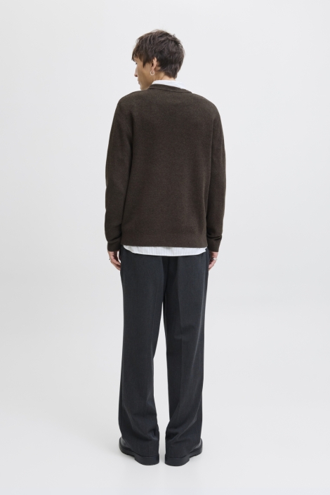 Jack & Jones bruine heren trui | Model