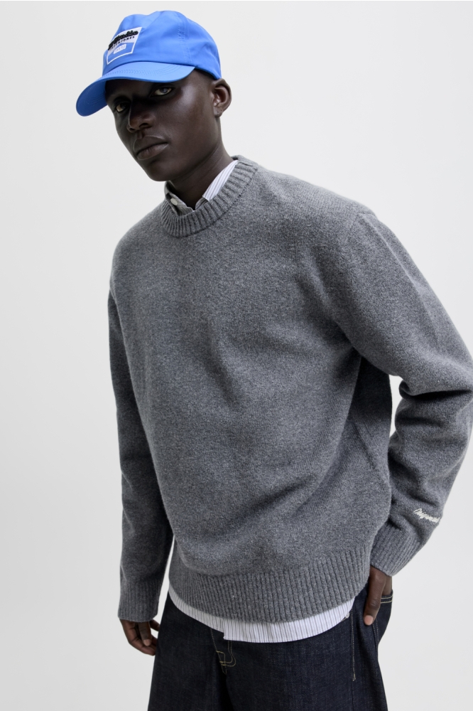 Jack & Jones grijze heren trui | Model vooraanzicht
