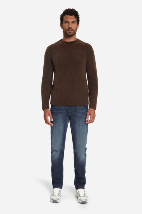 NO-EXCESS bruine heren trui | Model