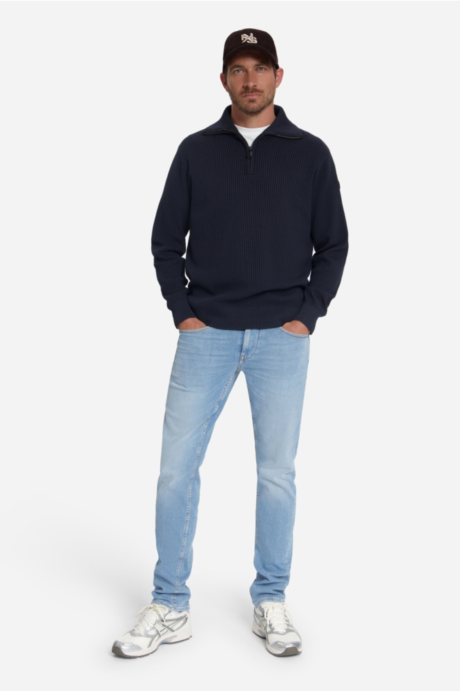 NO-EXCESS blauwe heren trui | Model