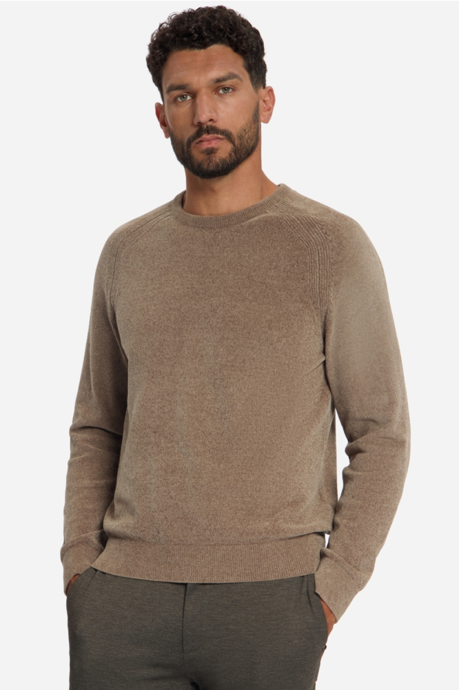 NO-EXCESS bruine heren trui | Model vooraanzicht