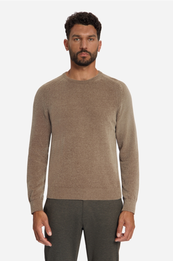 NO-EXCESS bruine heren trui | Model vooraanzicht
