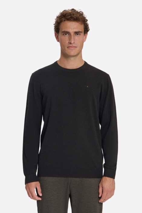 NO-EXCESS bruine heren trui | Model vooraanzicht