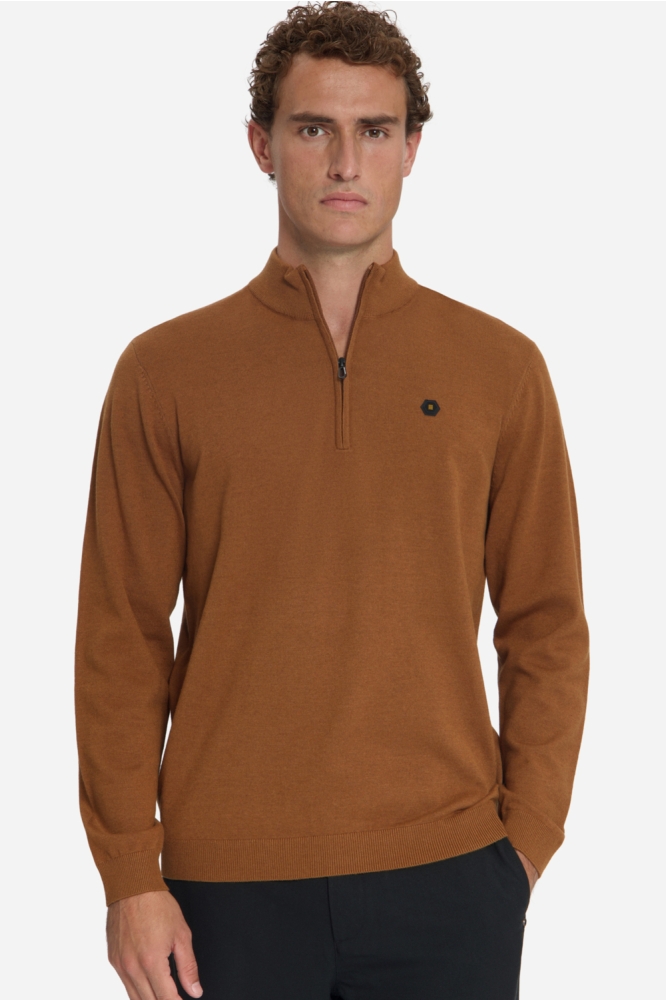 NO-EXCESS camel heren trui | Model vooraanzicht