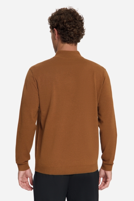 NO-EXCESS camel heren trui | Model achteraanzicht
