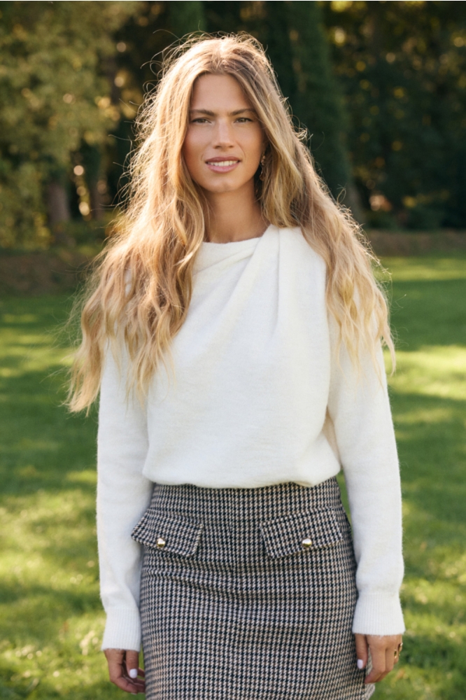 LolaLiza witte dames trui | Sfeerbeeld, In situatie