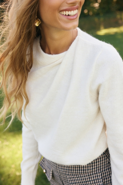 LolaLiza witte dames trui | Close up