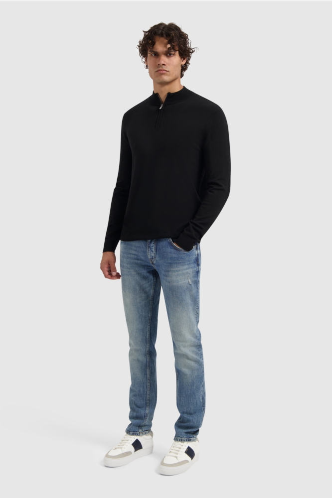 Pure Path zwarte heren trui | Model