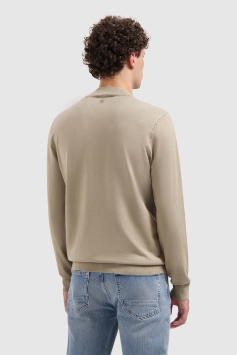 Pure Path taupe heren trui | Model achteraanzicht