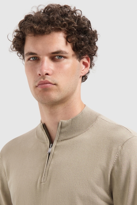 Pure Path taupe heren trui | Close up