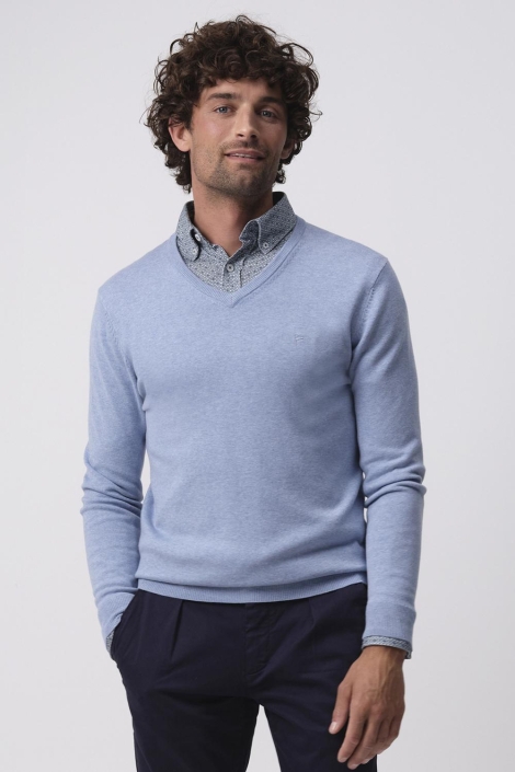 Campbell blauwe heren trui | Model vooraanzicht