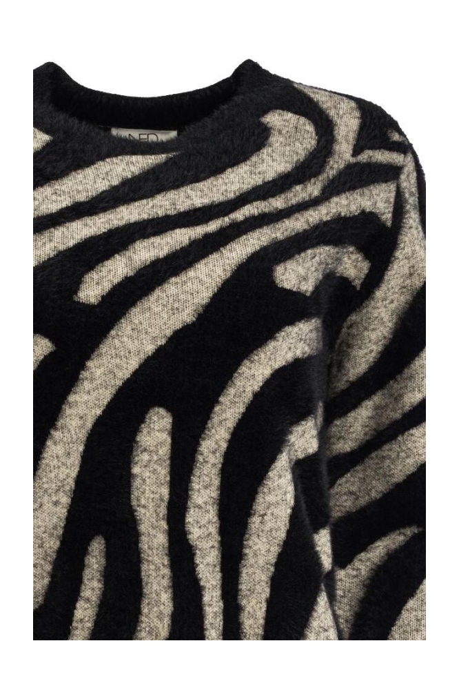 NED zwarte dames trui | Close up