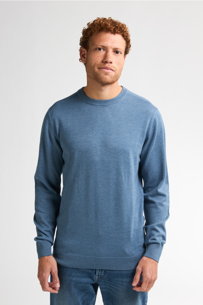 Petrol Industries blauwe heren trui | Model vooraanzicht