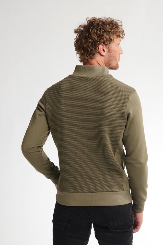 Petrol Industries groene heren trui | Model achteraanzicht