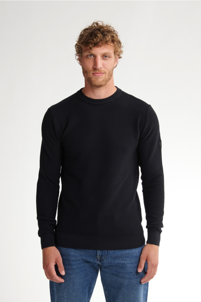 Petrol Industries zwarte heren trui | Model vooraanzicht