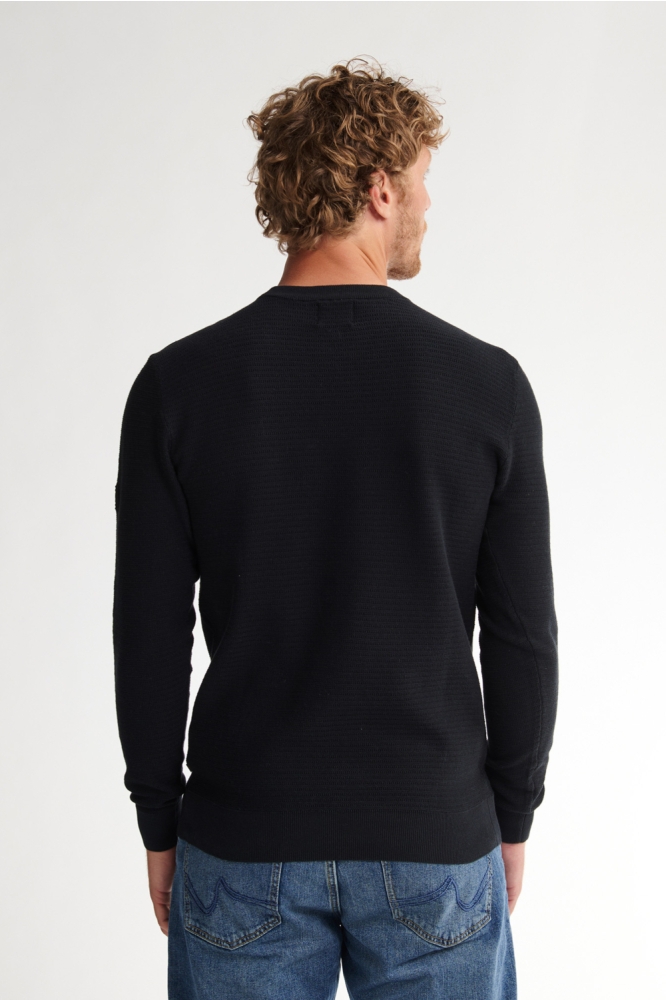 Petrol Industries zwarte heren trui | Model achteraanzicht