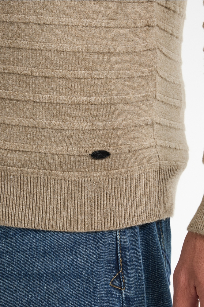 Petrol Industries camel heren trui | Close up