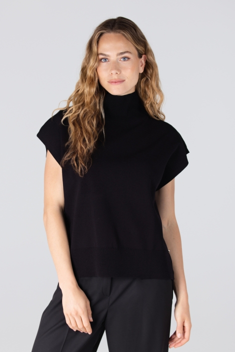 Juffrouw Jansen zwarte dames trui | Model vooraanzicht