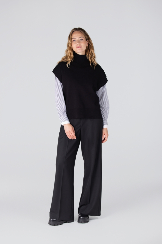 Juffrouw Jansen zwarte dames trui | Model