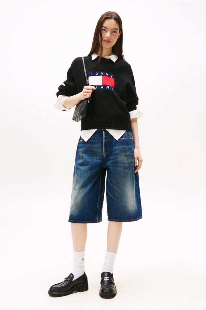 Tommy Jeans zwarte dames trui | Model